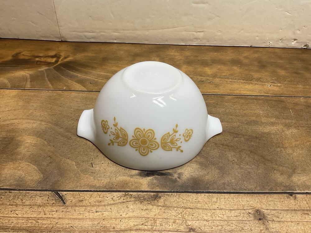 Vintage Pyrex Cinderella Nesting Bowl #441 1.5 Pt Butterfly Gold